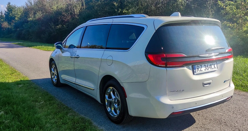 Chrysler Pacifica cena 190000 przebieg: 31000, rok produkcji 2021 z Rzeszów małe 56